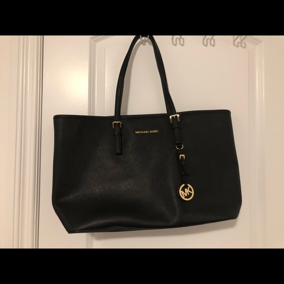 Black Michael Kors Tote (EUC) - Jet-set variation